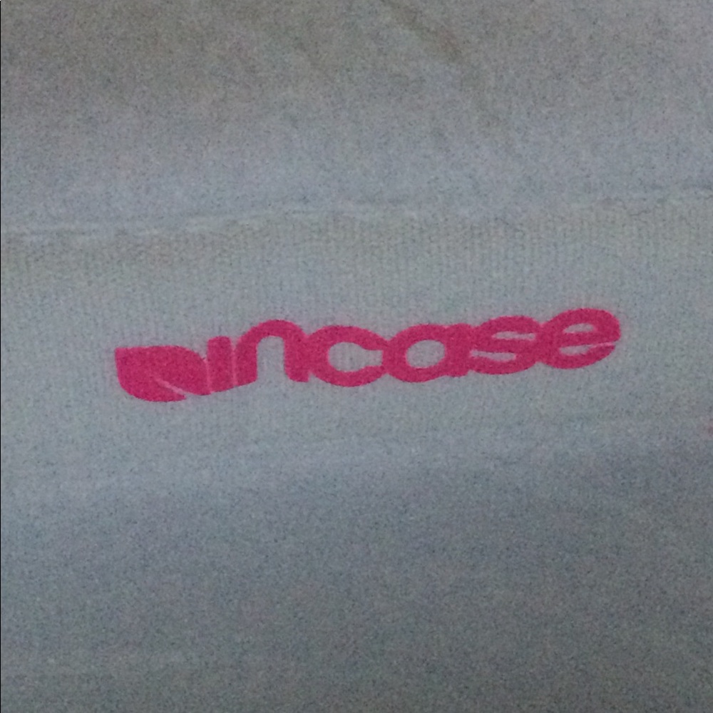 Incase iPad Mini Pouch - Picture 3 of 4